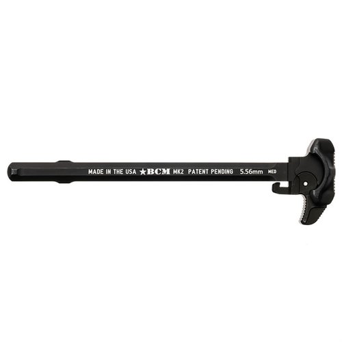 Il BCM Mk 2 Charging Handle offre un design ambidestro, canali di sfiato per il gas e una superficie di contatto senza punti di pinzamento per operazioni sicure.