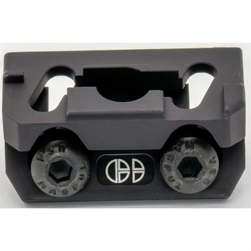 Il montaggio TORRENT offre versatilità e robustezza, compatibile con diverse luci e progettato per un'installazione ergonomica su sistemi M-LOK e Picatinny.