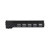 Die SXT M-LOK Handguards bieten ein schlankes Design, eine einfache Montage, einen ambidextrösen QD Sling-Punkt und ein robustes 7-seitiges M-LOK®-System.