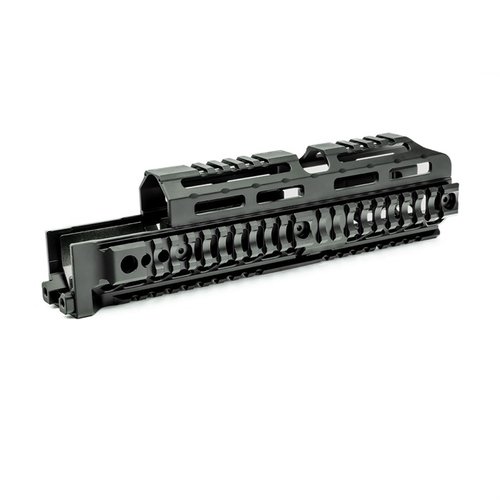 Il AK Alpha Series Quad Rail Handguard offre flessibilità, design robusto, montaggio facile su AKM, e costruzione leggera in alluminio anodizzato per una lunga durata.