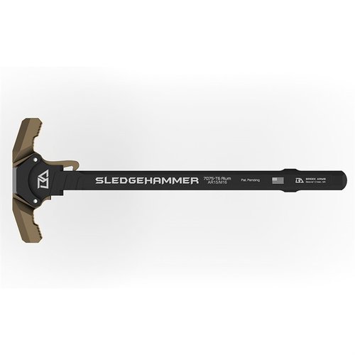 L'AR-15 Sledgehammer Charging Handle offre una robusta costruzione in alluminio 7075-T6, funzionalità gas busting e maniglie larghe per una manipolazione rapida.