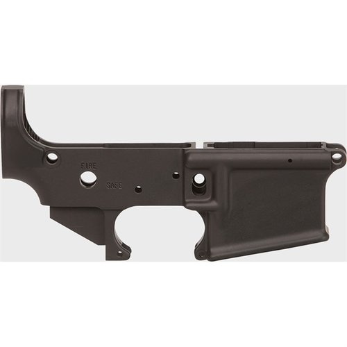 Il DEFENDER-L Stripped Lower Receiver offre versatilità per calibri .204 Ruger, 300 AAC Blackout e 5.56x45 NATO, garantendo prestazioni elevate e precisione.