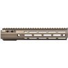 Der MOD 4 Handguard von Aero Precision bietet robuste 6061-T6 Aluminiumkonstruktion, M-LOK™-Schnittstelle und verbesserte Stabilität ohne Punktverschiebung.