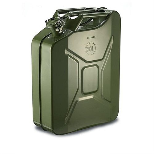 Halte mit dem Military Style Jerry Can immer zusätzlichen Kraftstoff bereit. Spill-proof Deckel, Gummidichtung und ein praktischer innerer Auslauf für einfaches Ausgiessen.