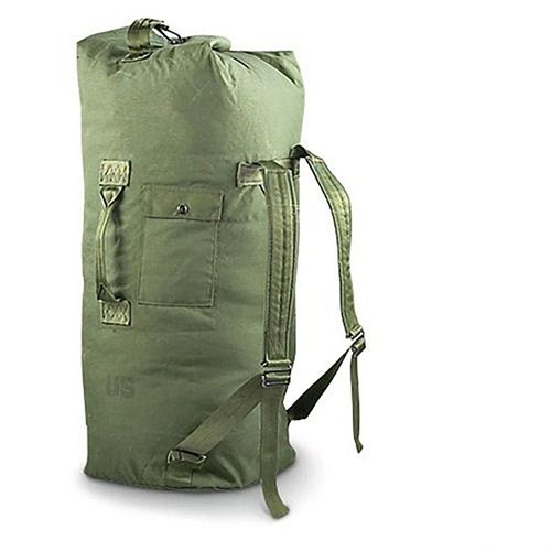 Die US MADE TWO STRAP NYLON CORDURA DUFFLE BAG bietet robuste Zuverlässigkeit, wasserabweisendes Cordura-Nylon, gepolsterte Schultergurte und ein externes Fach.