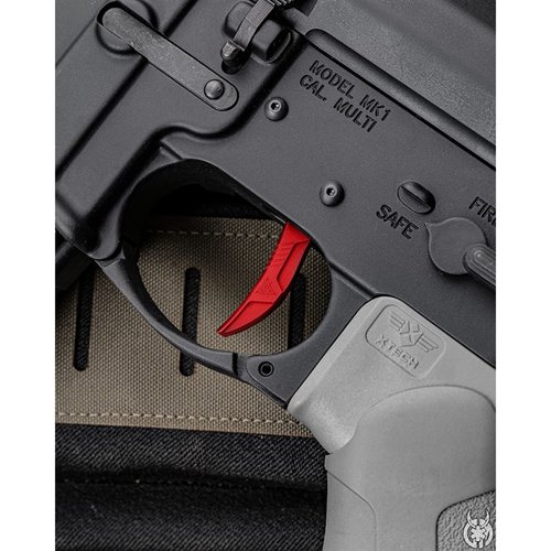 Le RISE AR-15 Blitz Trigger offre une installation facile, un tir rapide avec un reset Quik-Klik™, et un design hybride pour un confort optimal.