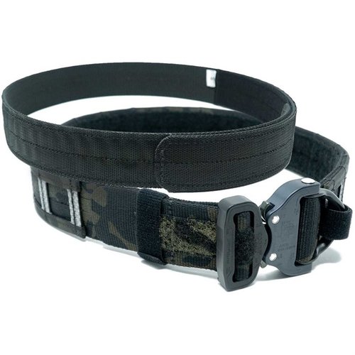 Il GBRS Group Assaulter Belt System V3 offre una piattaforma leggera e rigida per attaccare equipaggiamento, con un sistema a doppia cintura e una chiusura AustriAlpin.