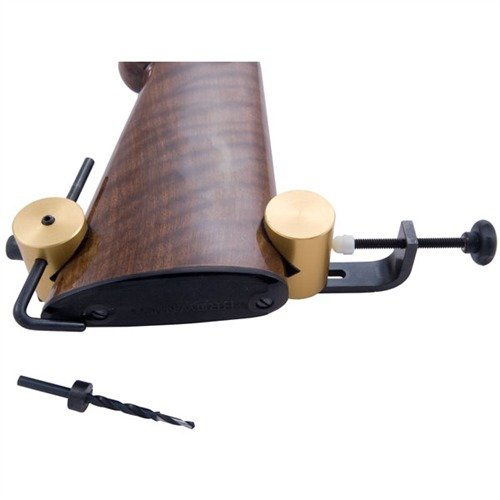 Der SLING SWIVEL DRILL JIG von KLEINENDORST sorgt für präzise Ausrichtung und Bohrung von Swivel Stud Löchern, passt sich jedem Stock an und verhindert Beschädigungen.