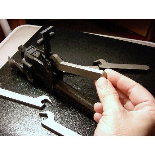 Il Power Custom AK47 Campy Bob Sight Tool rende l'installazione e la rimozione della mira posteriore dell'AK-47 e SKS facile e senza dolore.