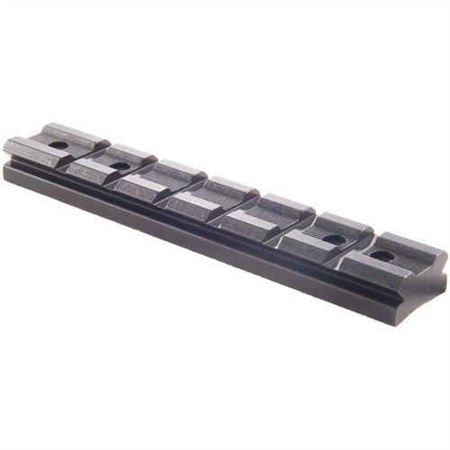 Le montage RUGER® 10/22® s'attache rapidement, offrant 6 slots pour des lunettes et viseurs compacts, avec une finition noire qui s'harmonise parfaitement.