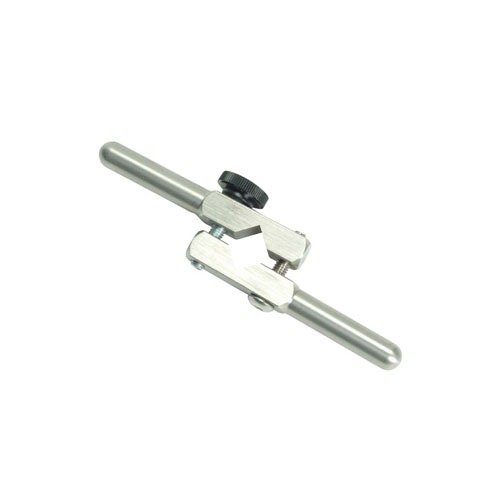 Der NECK TURNING HANDLE von Sinclair International ist ein praktischer Zusatzgriff für dein Neck Turning Tool, der dir mehr Kontrolle und Komfort beim Arbeiten bietet.