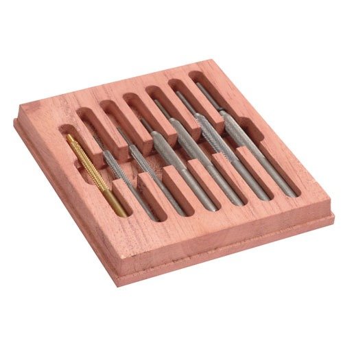 Le GUNSMITH PUNCH SET de LYMAN comprend des poinçons en acier de qualité avec des poignées striées, parfaits pour un travail de précision avec des tailles variées.