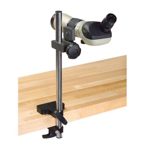Der SINCLAIR Bench Mount Scope Stand bietet eine sichere Befestigung am Tisch, einfache Höhenverstellung und ermöglicht eine komfortable Zielerfassung für präzises Schiessen.