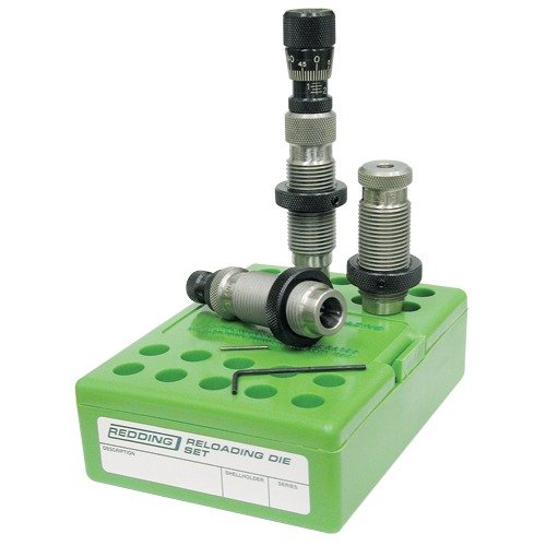 Das Redding National Match Die Set bietet dir alles, was du für präzises Laden benötigst: Full Length Sizing Die, Taper Crimp Die und Competition Bullet Seater.