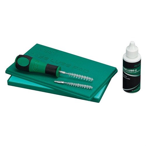 Mit dem CASE LUBE KIT von RCBS reinigst und schmierst du deine Hülsen einfach und effektiv. Enthält Case Lube Pad 2, eine 2-Unzen-Flasche Case Lube 2 und zwei wechselbare Case Neck Brushes für .22 bis .30 Kaliber.