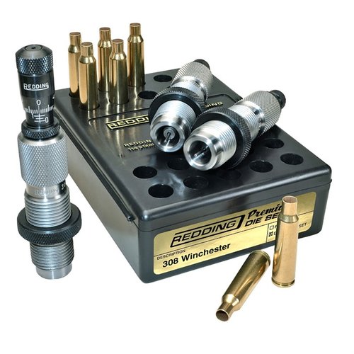 Le jeu de dies Premium Full Length 308 Win de Redding offre une précision ultime grâce à son Carbide Size Button et son Bullet Seating Micrometer.