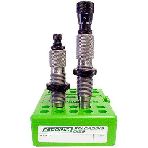Il Master Hunter Die Set di Redding offre una combinazione di die di dimensionamento a lunghezza completa e die di seating per un'accuratezza ottimale e prestazioni superiori.