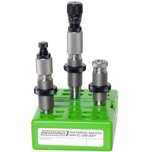 Das Redding National Match Die Set bietet dir alles, was du für präzise Wettkämpfe brauchst: Full Length Sizing Die, Taper Crimp Die und Competition Bullet Seater.