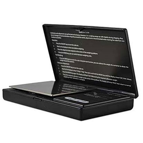 Das RELOADING SCALE KIT von MEC RELOADING bietet dir präzise 100g Kapazität mit 0.1 Grain Auflösung für konsistente und genaue Gewichtsmessungen.