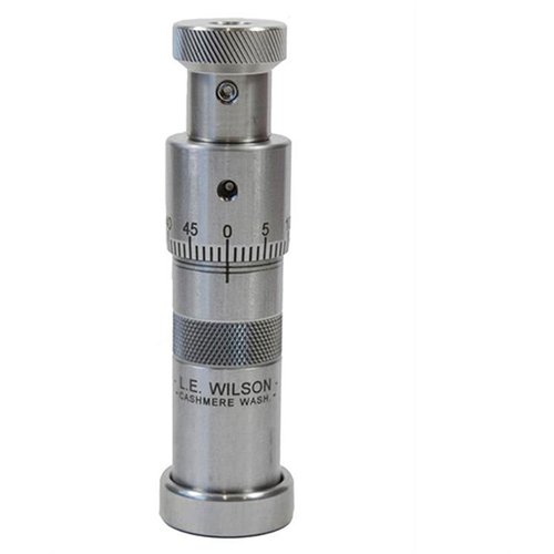 Le L.E. Wilson Micrometer Top Bullet Seater Die offre une précision exceptionnelle avec son échelle en 0.001", en acier inoxydable, idéal pour tester la profondeur de siège au stand.