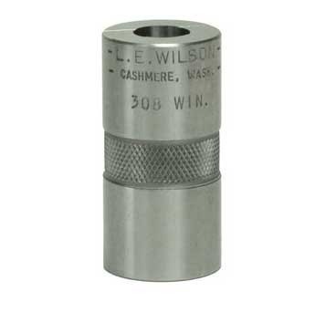 Il WILSON CASE GAGE per 300 AAC BLACKOUT è essenziale per misurare la testa e la lunghezza delle cartucce, evitando l'oversizing e garantendo una ricarica precisa.