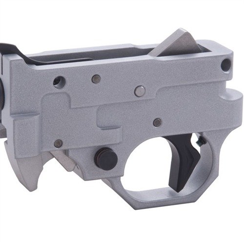 Der RUGER® 10/22® Trigger Guard 2000 bietet eine präzise CNC-gefertigte Auslösung, reduzierte Federkraft und eine verbesserte Reaktionsfähigkeit für einen klaren Abzug.