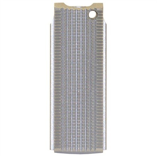 L'alloggiamento del percussore 1911 in acciaio inox, completamente checkered, offre una presa sicura, mantenendo la pistola saldamente nella mano durante il tiro.